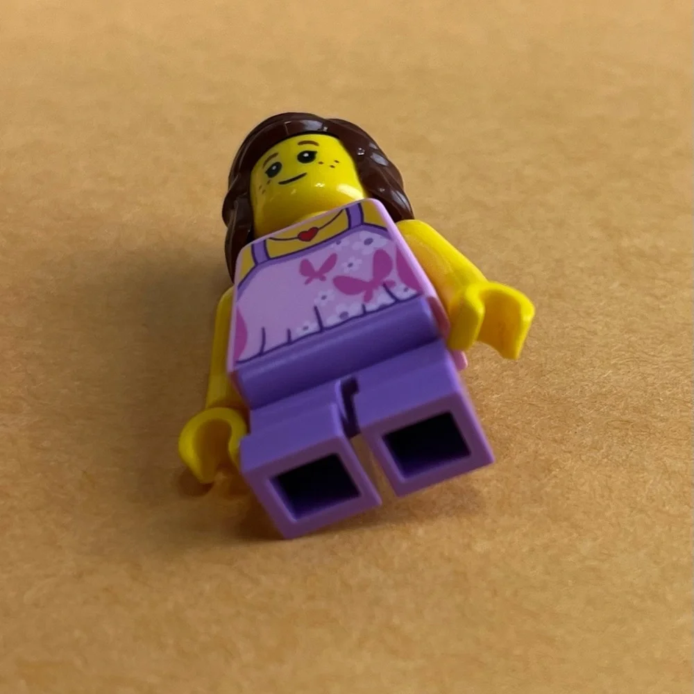 LEGO City Town Minifigure Girls Set 31067 Modular Poolside Holiday twn297 2”